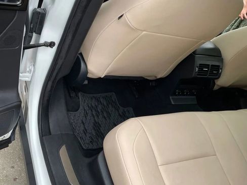 Used 2019 Jaguar F-PACE Premium image 17