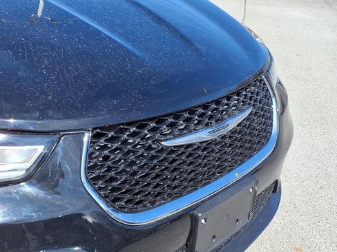 Used 2024 Chrysler Pacifica Touring-L image 22