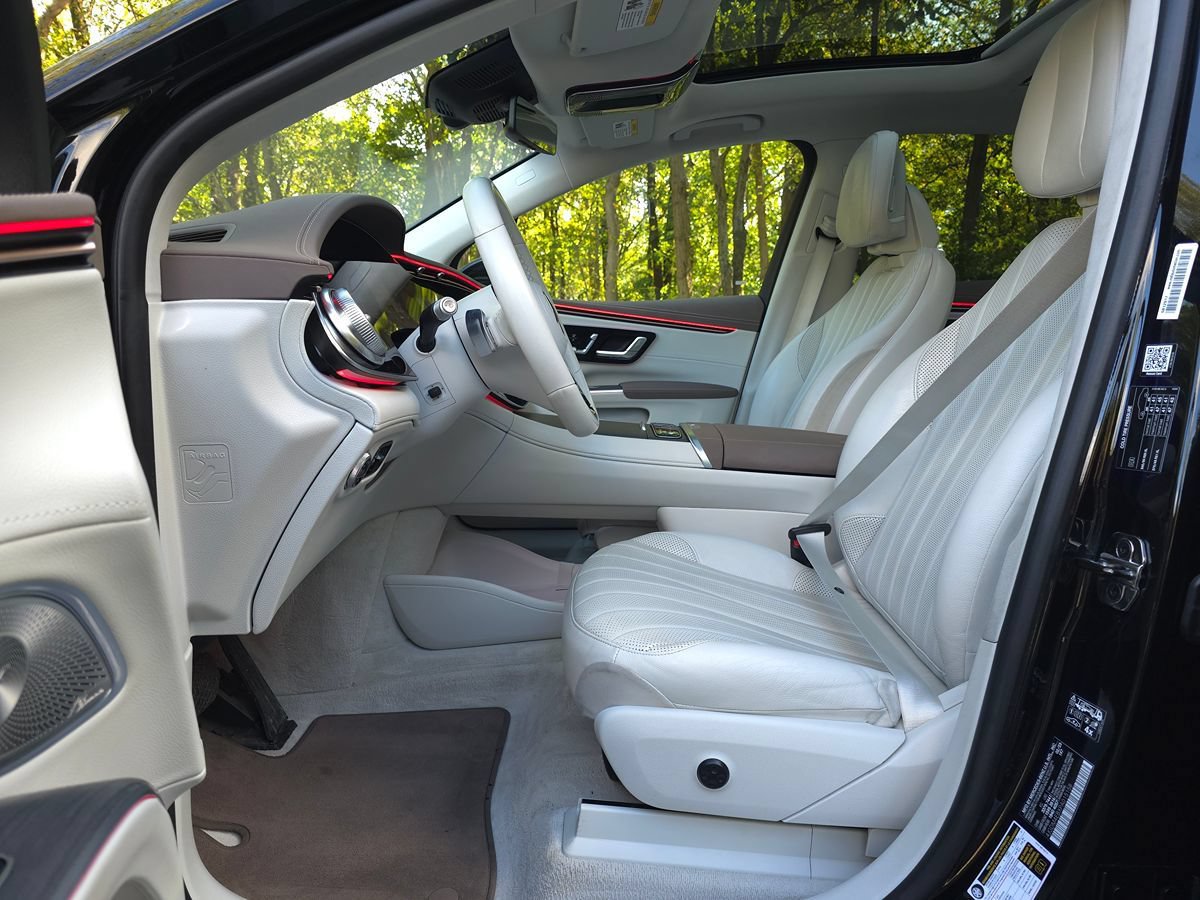 Used 2023 Mercedes-Benz EQS 580 4MATIC SUV image 11