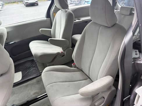Used 2014 Toyota Sienna L image 66