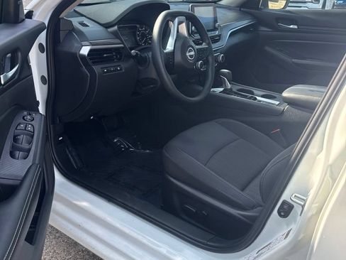 Used 2025 Nissan Altima 2.5 SV AWD/4WD image 6
