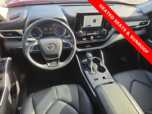 Used 2024 Toyota Highlander XLE image 12