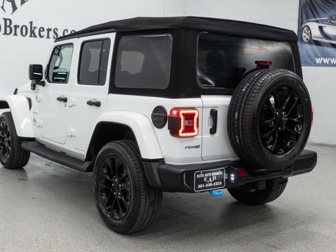 Used 2023 Jeep Wrangler Unlimited Sahara w/ Cold Weather Group AWD/4WD image 31