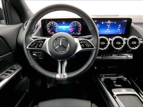Used 2026 Mercedes-Benz GLA 250 image 4