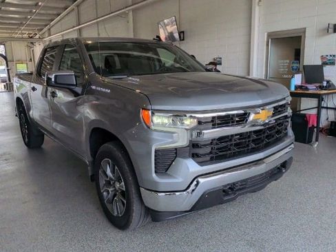 Used 2025 Chevrolet Silverado 1500 LT AWD/4WD image 2