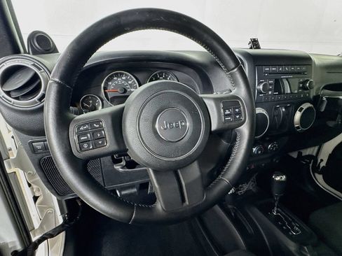Used 2012 Jeep Wrangler Rubicon w/ PWR Convenience Group AWD/4WD image 12