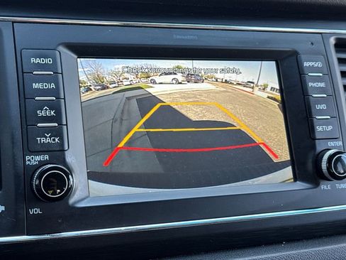 Used 2017 Kia Sedona LX w/ LX Essentials Premium Package image 21