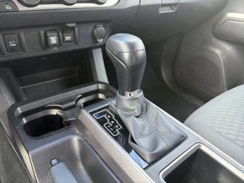 Used 2023 Toyota Tacoma SR5 AWD/4WD image 22