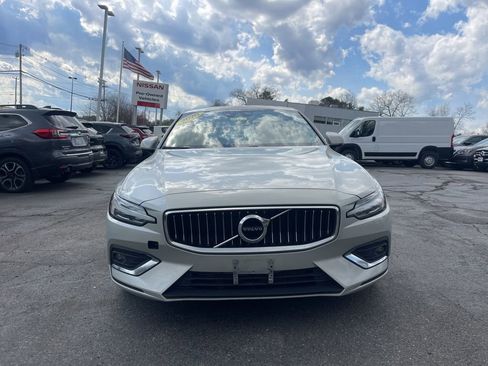 Used 2020 Volvo S60 T6 Inscription image 2