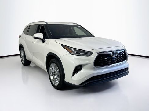 Used 2020 Toyota Highlander Limited image 3