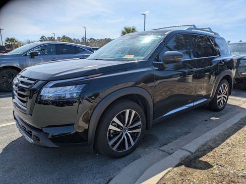 Certified 2024 Nissan Pathfinder Platinum image 4