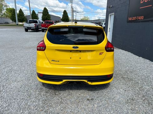 Used 2017 Ford Focus ST FWD image 3