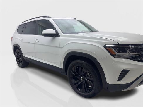 Used 2023 Volkswagen Atlas SE w/ Panoramic Sunroof Package image 11