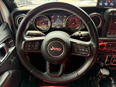 Used 2018 Jeep Wrangler Unlimited Sahara w/ Uconnect 4C Nav & Sound Group AWD/4WD image 12