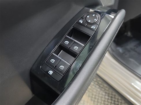 Used 2023 MAZDA MAZDA3 Hatchback w/Premium Plus Pkg image 28