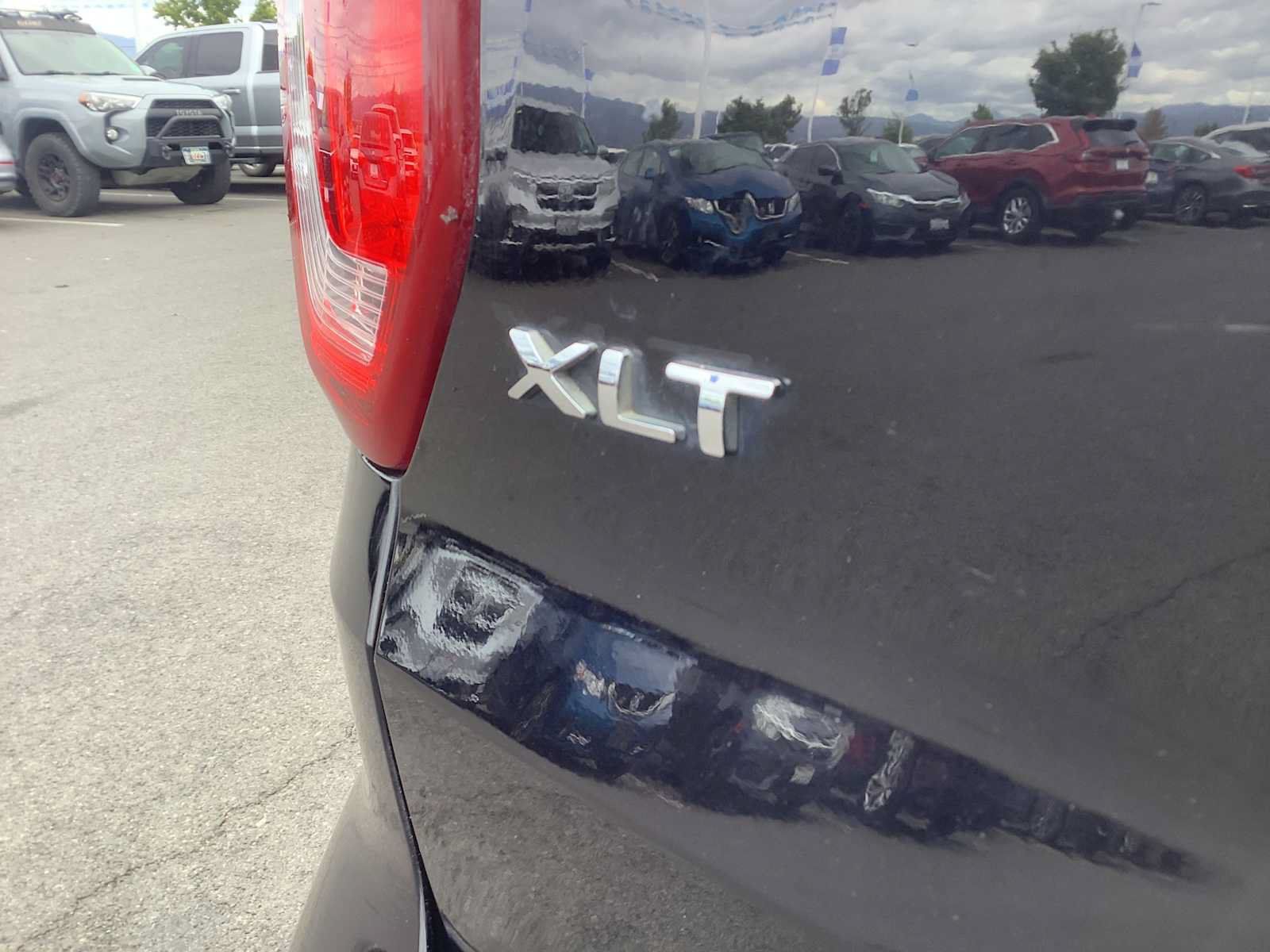Used 2016 Ford Explorer XLT w/ Class II Trailer Tow Package AWD/4WD image 6