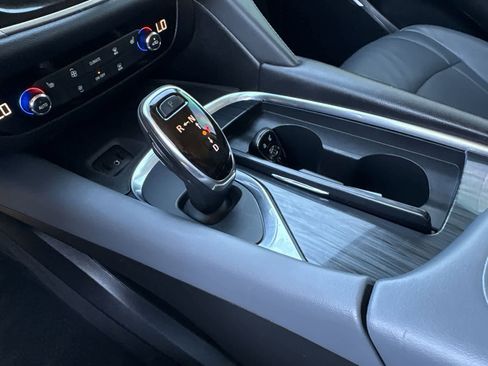 Used 2019 Buick Enclave Essence image 16