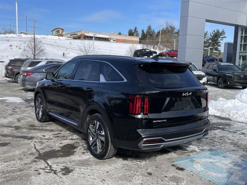 Used 2023 Kia Sorento SX Prestige w/ Panoramic Sunroof Package image 3