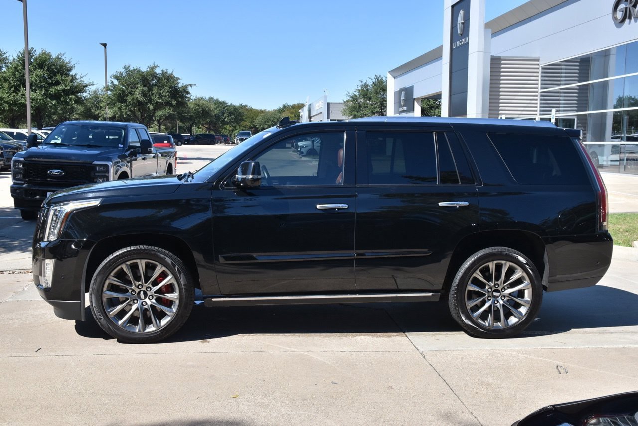Used 2019 Cadillac Escalade Premium Luxury w/ Escalade Sport Edition AWD/4WD image 12