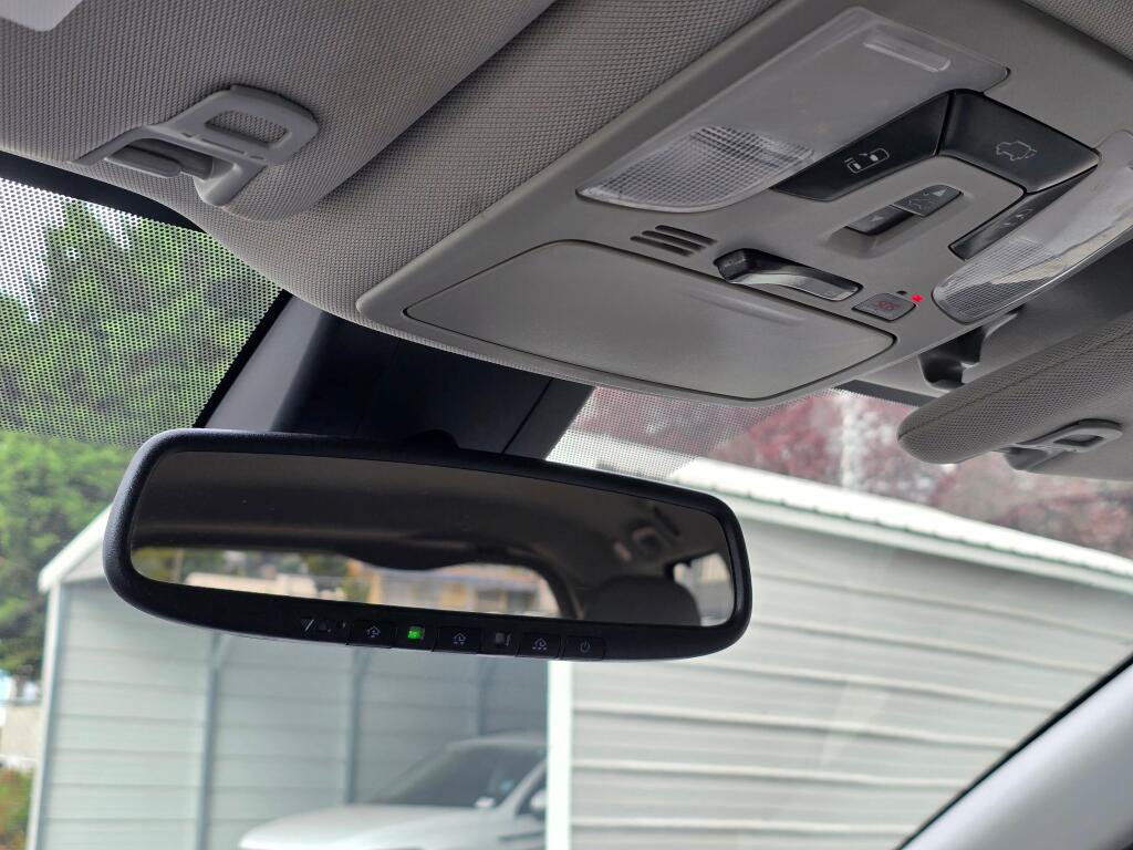 Used 2020 Toyota Sienna XLE w/ XLE Navigation Package FWD image 27