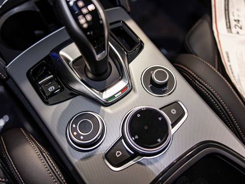 New 2025 Alfa Romeo Stelvio Sprint AWD/4WD image 31