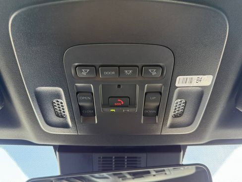 Used 2025 Toyota Camry SE w/ Convenience Package FWD image 18