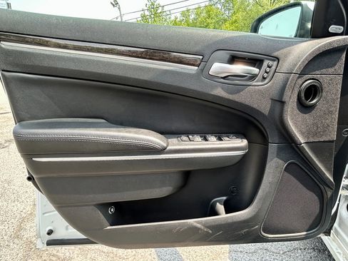 Used 2014 Chrysler 300 C w/ Light Group image 12
