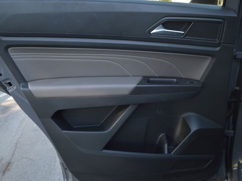 Used 2022 Volkswagen Atlas Cross Sport SE image 27