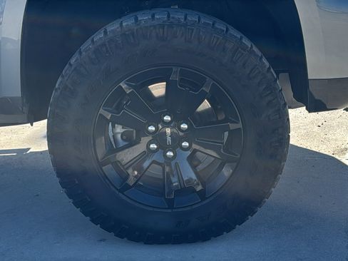 Used 2022 GMC Canyon AT4 image 32