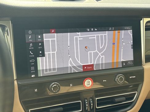 Used 2024 Porsche Macan image 24