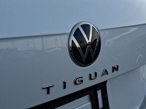 Used 2024 Volkswagen Tiguan SE R-Line AWD/4WD image 29