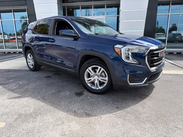 Used 2022 GMC Terrain SLE FWD image 2