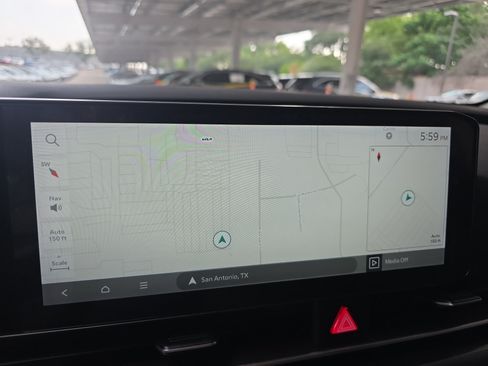 Certified 2026 Kia Carnival FWD image 12