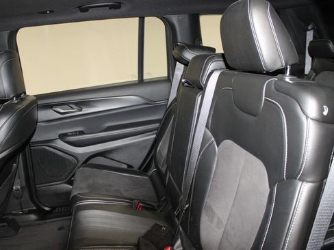 Used 2024 Jeep Grand Cherokee L Altitude AWD/4WD image 19