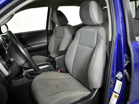 Used 2022 Toyota Tacoma SR5 w/ Technology Package image 12