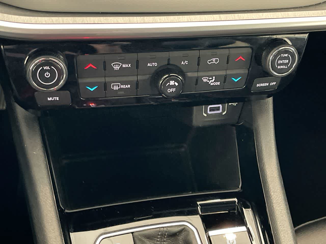 Used 2025 Jeep Compass Limited AWD/4WD image 18
