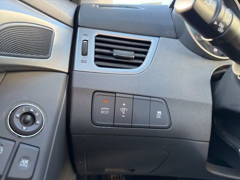 Used 2013 Hyundai Elantra GLS image 24