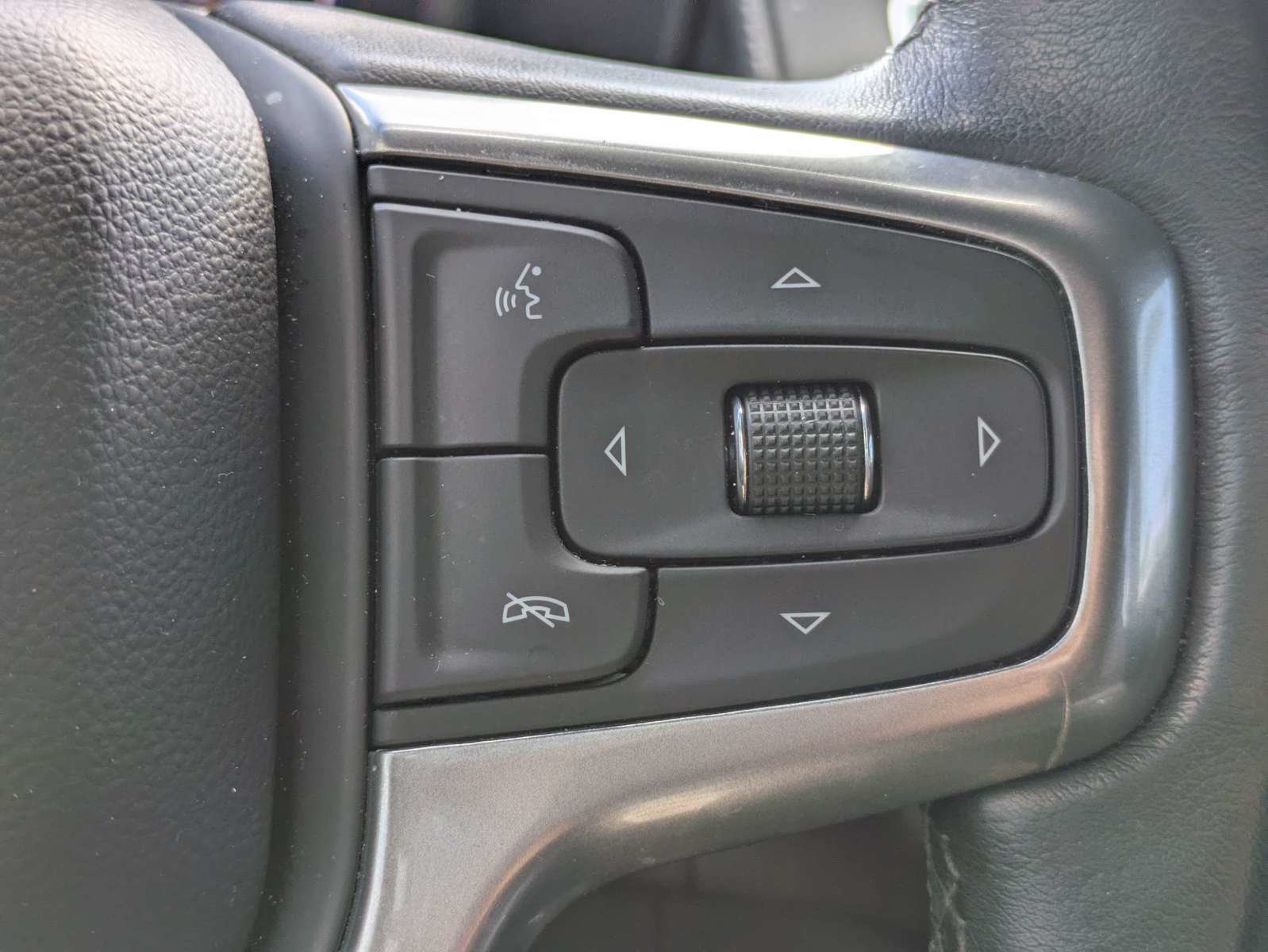 Used 2022 Chevrolet Tahoe LT w/ Luxury Package RWD image 22