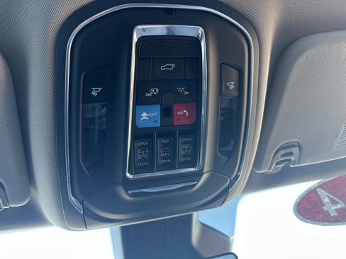 Used 2024 Jeep Wagoneer 4WD w/ Premium Group I image 35