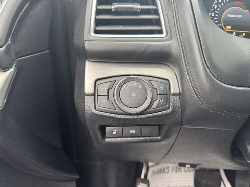 Used 2018 Ford Explorer Platinum image 30