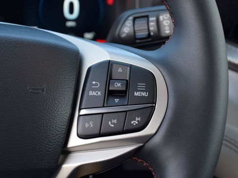 New 2026 Ford Explorer Active w/ Active Comfort Package RWD image 7