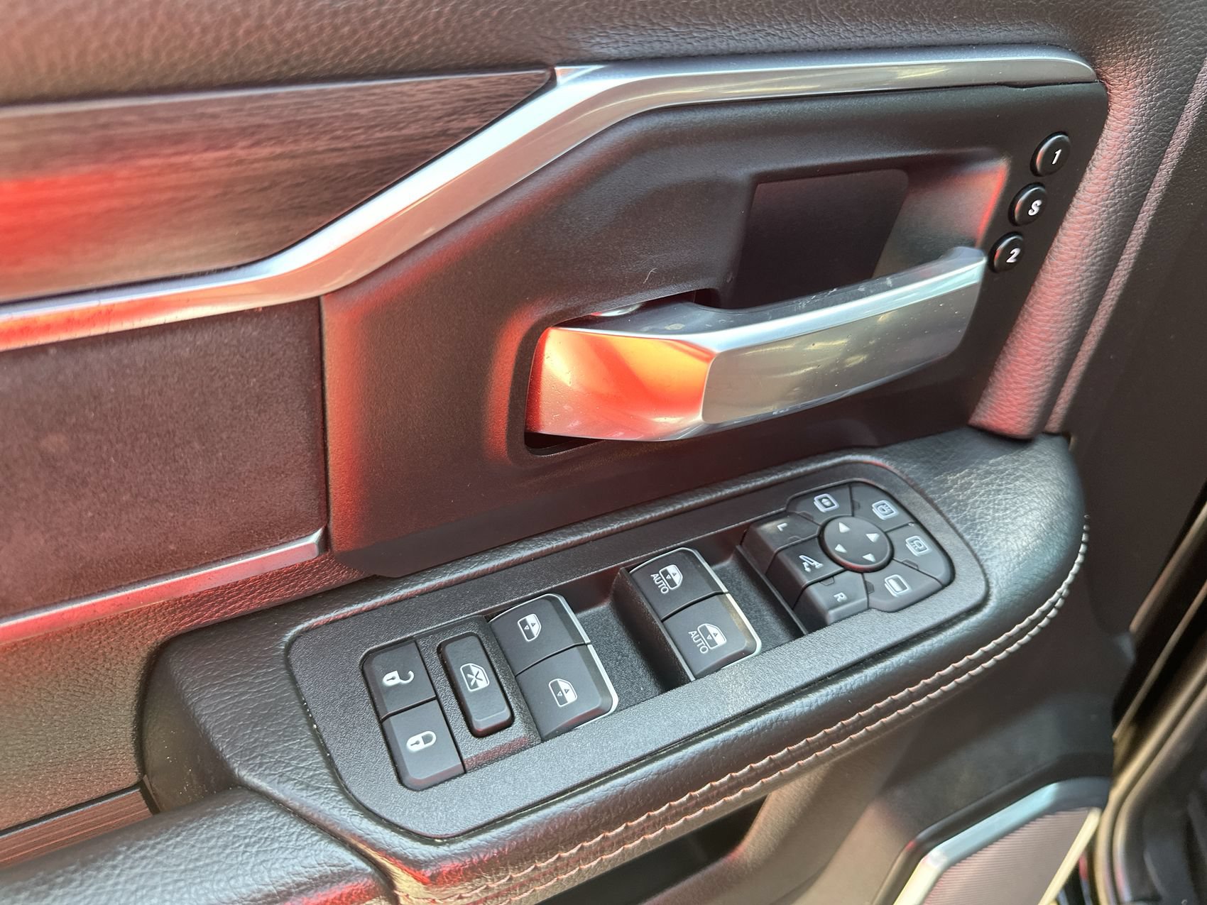 Used 2025 RAM 2500 Laramie AWD/4WD image 13