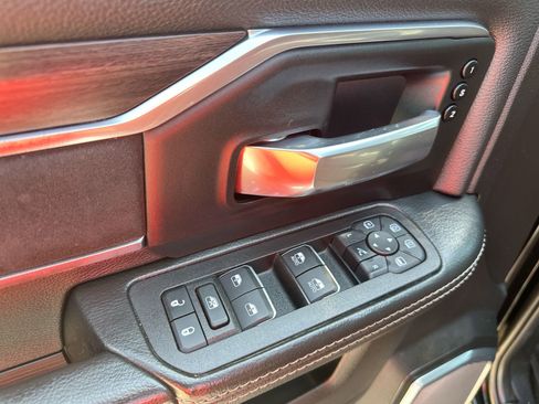 Used 2025 RAM 2500 Laramie AWD/4WD image 13