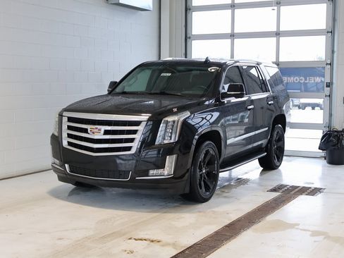Certified 2020 Cadillac Escalade Luxury image 5
