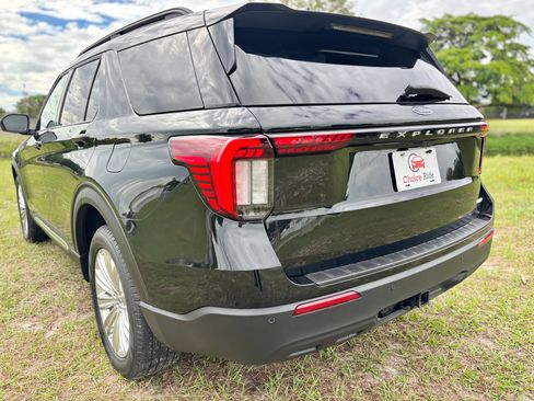 Used 2025 Ford Explorer Active AWD/4WD image 32