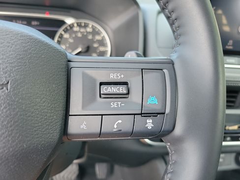 Used 2025 Nissan Rogue SV FWD image 16