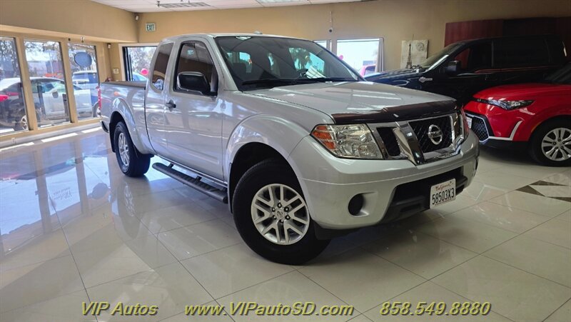 Used 2018 Nissan Frontier SV RWD image 1