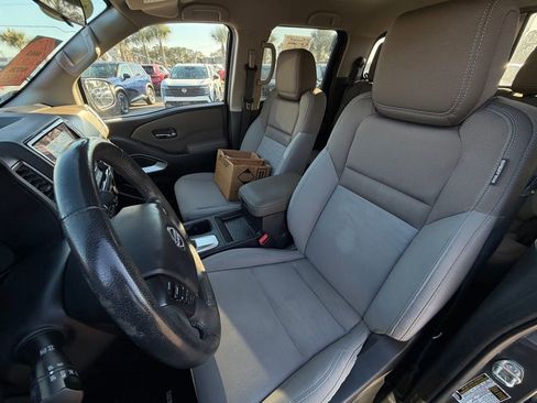 Certified 2022 Nissan Frontier SV image 11