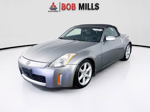 Used 2005 Nissan 350Z Touring RWD image 3
