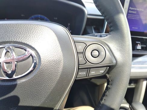Used 2024 Toyota Corolla Cross XLE w/ Convenience Package AWD/4WD image 14